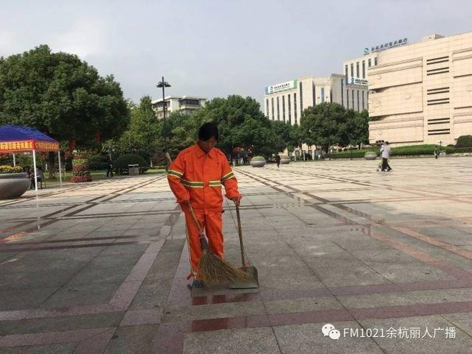 保洁奶奶的交通大学情结 保洁奶奶的交通大学情结