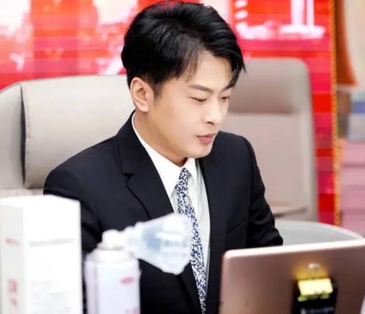 曝奔驰取消德国9万名员工年终奖，一场关于企业责任与员工福祉的深思