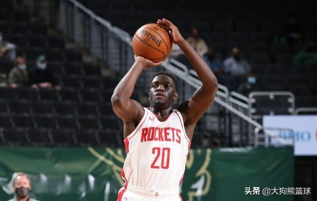NBA球队名单超员，规则与现实的碰撞