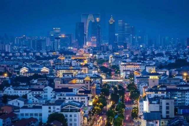 大阪vs苏州夜景视频直播，哪个更值得你熬夜看？