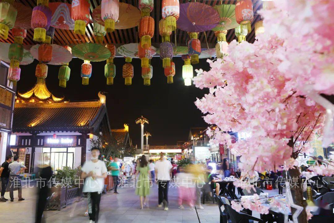 菏泽vs南昌夜景视频直播，两个城市的夜晚，谁更有烟火气？