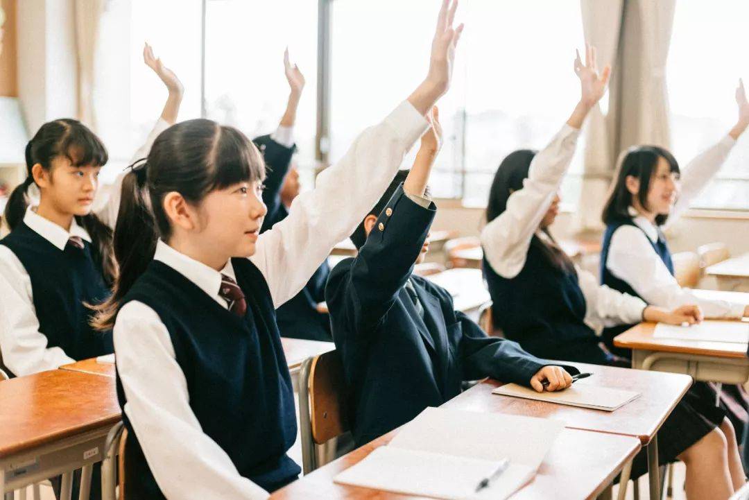 夏天被蛇咬，我劝你别学影视剧