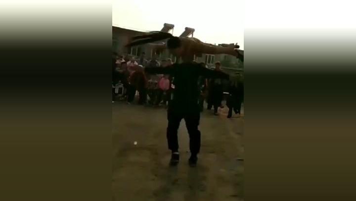 超级草根vs村霸直播视频，一场真实到骨子里的民间对决