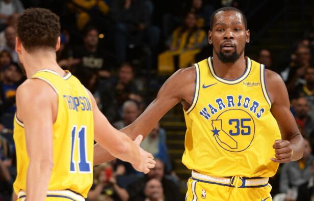 用golang写一篇关于nba公牛vs雄鹿视频直播的文章？是的，你没看错