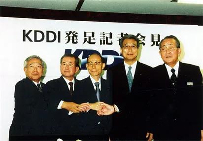 中国vs日本游戏直播视频，两个直播间，两种活法